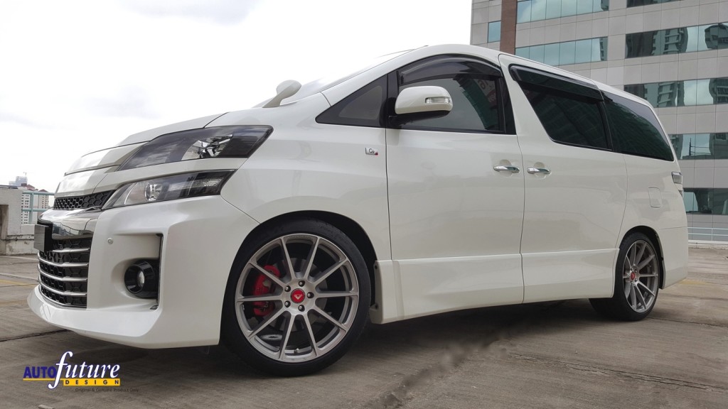Toyota Vellfire Equipped With Vorsteiner V-FF 102 Wheels