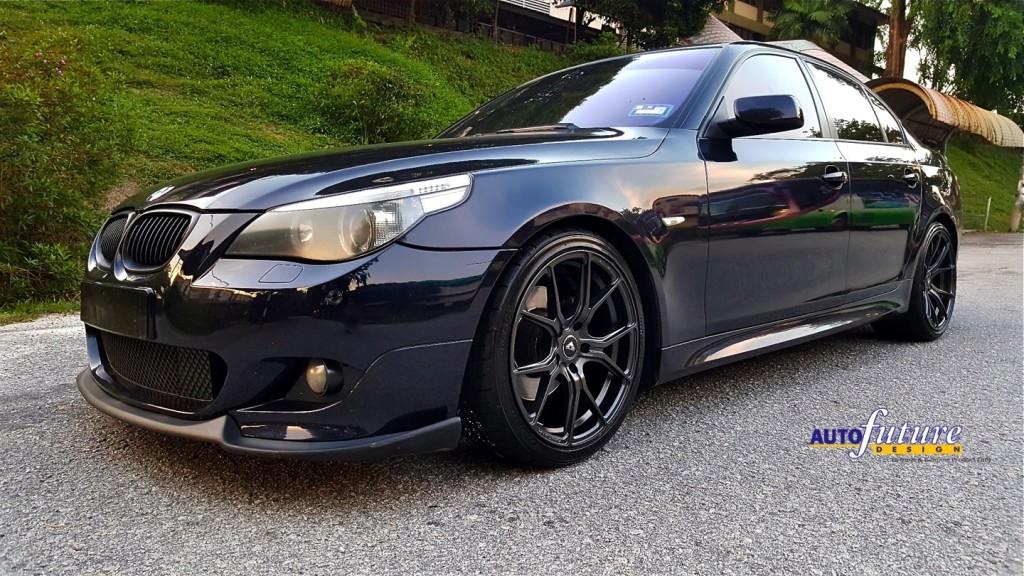 BMW E60 V-FF 103 Front Left Three Quarter Zoom