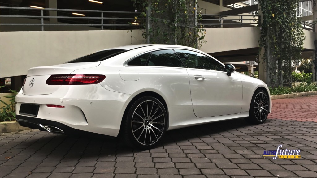 MOTOS Strike Tappetini Auto In Velours Bianco Per Mercedes-Benz E Classe C238 (2017-2023) – Set Standard Con Fissaggi Antiscivolo