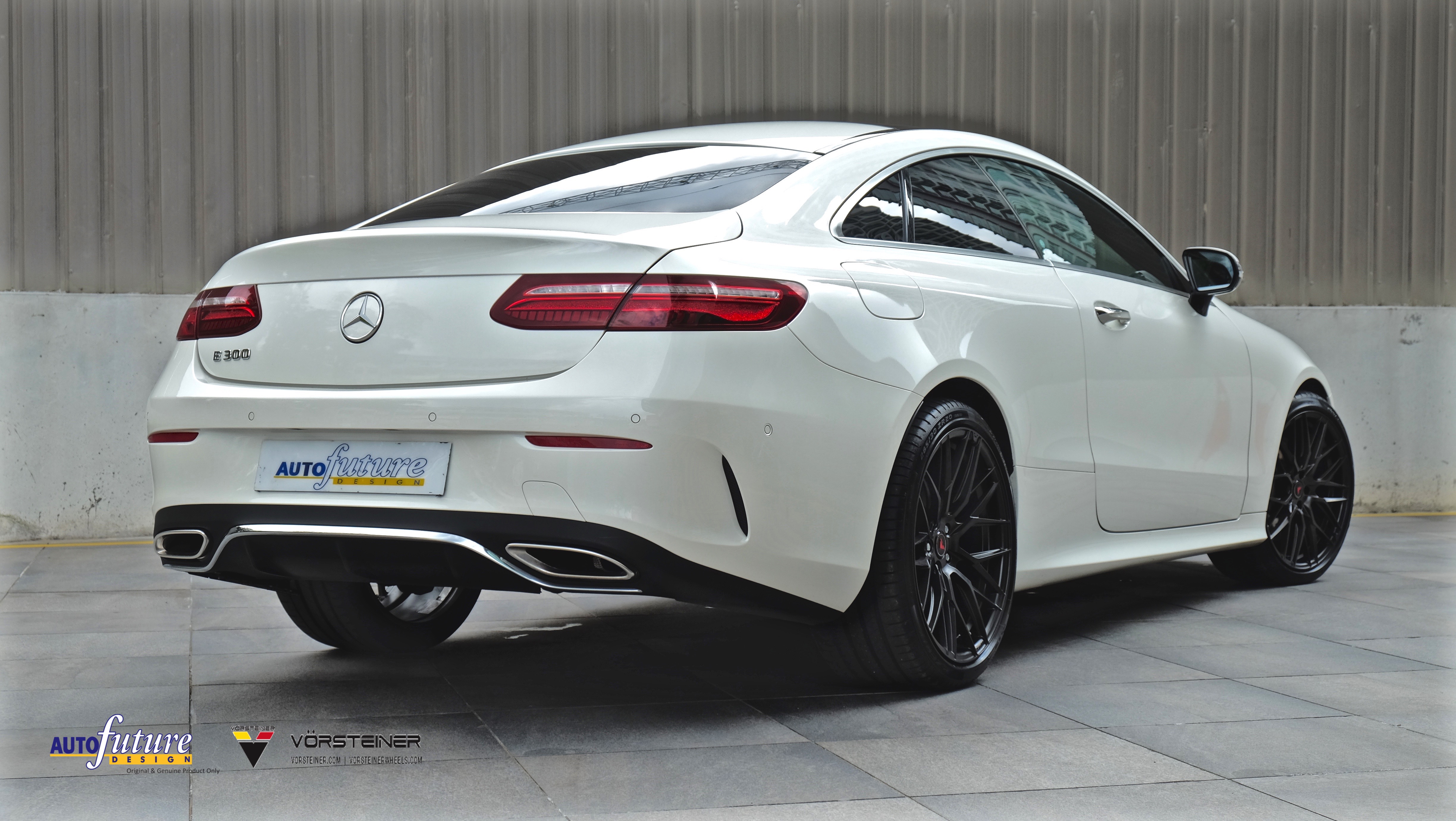 2 Stück Auto Emblem Aufkleber Für Mercedes C238 E-Class Coupe 2017-2020 - Selbstklebend, E/Silver~Blue